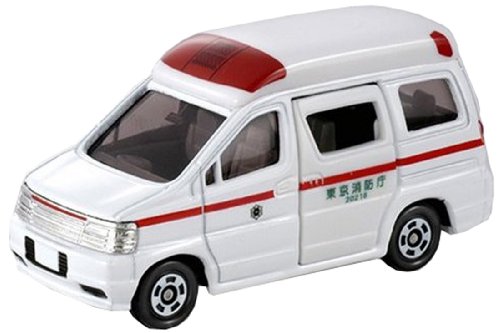 tomica ambulance